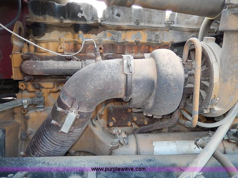 image for item I3744 2000 Peterbilt 379 semi truck