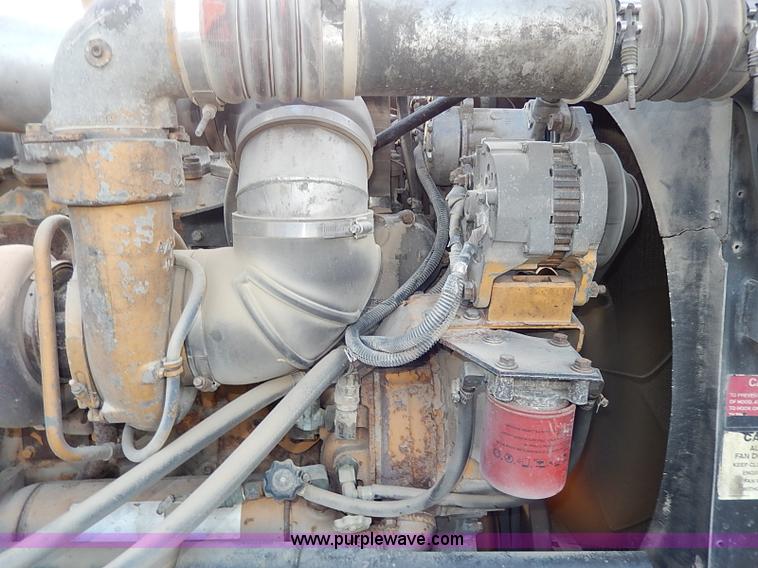 image for item I3744 2000 Peterbilt 379 semi truck