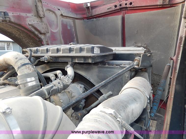 image for item I3744 2000 Peterbilt 379 semi truck