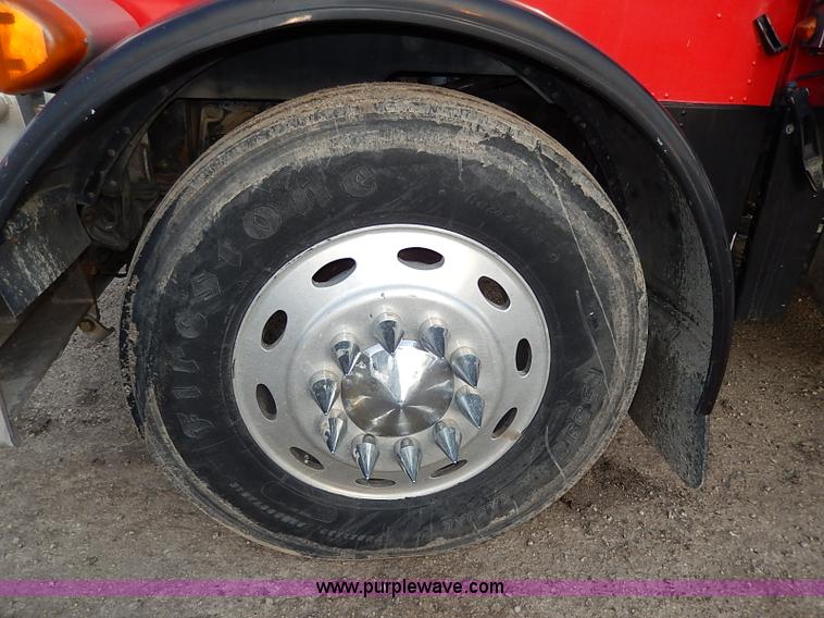 image for item I3744 2000 Peterbilt 379 semi truck