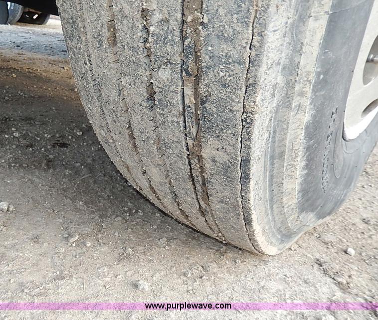 image for item I3744 2000 Peterbilt 379 semi truck