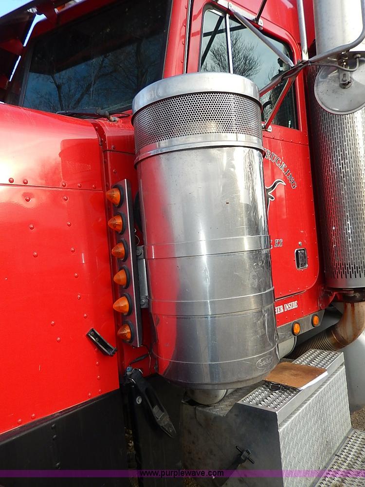 image for item I3744 2000 Peterbilt 379 semi truck