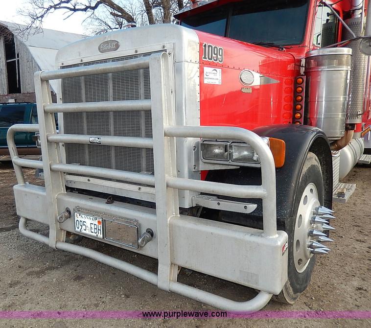 image for item I3744 2000 Peterbilt 379 semi truck