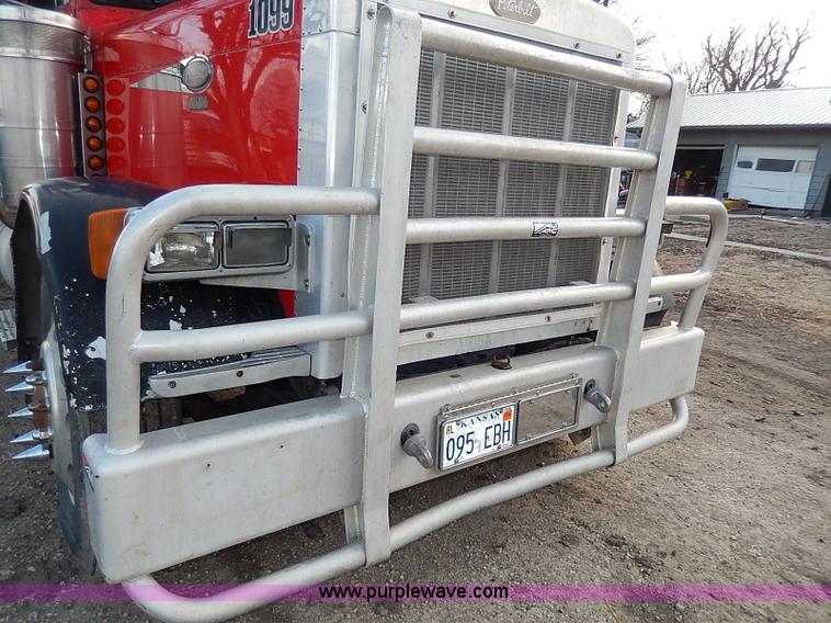 image for item I3744 2000 Peterbilt 379 semi truck