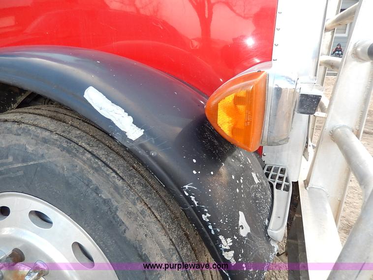 image for item I3744 2000 Peterbilt 379 semi truck