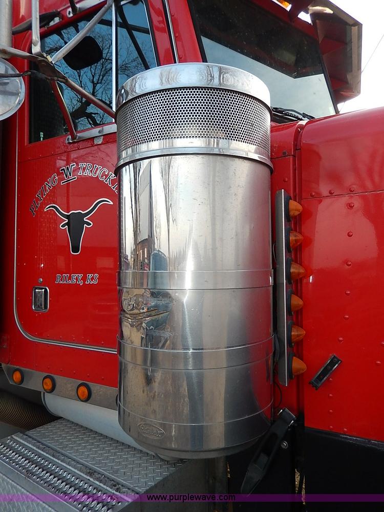 image for item I3744 2000 Peterbilt 379 semi truck