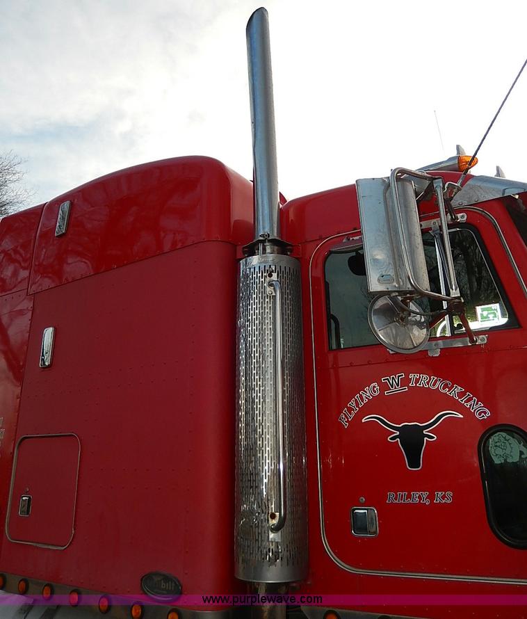 image for item I3744 2000 Peterbilt 379 semi truck