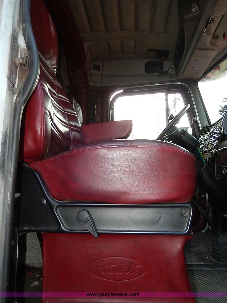 image for item I3744 2000 Peterbilt 379 semi truck