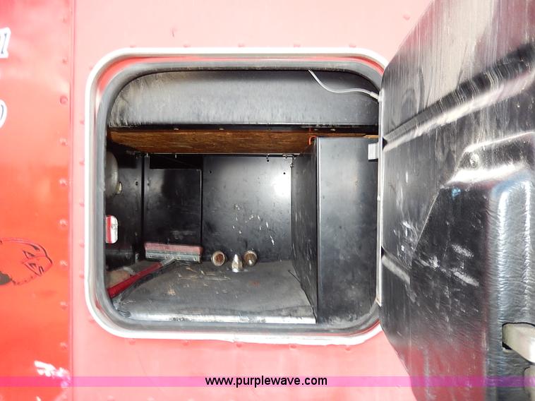 image for item I3744 2000 Peterbilt 379 semi truck