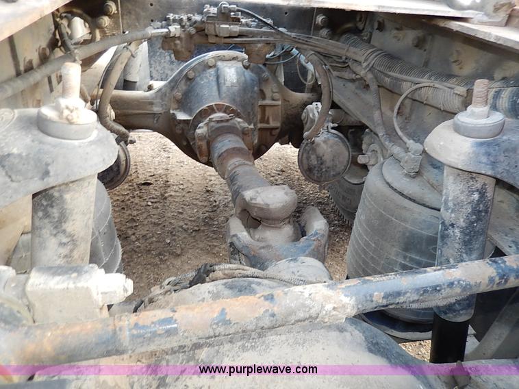 image for item I3744 2000 Peterbilt 379 semi truck