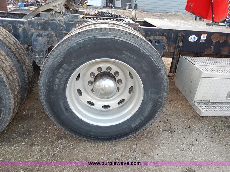 image for item I3744 2000 Peterbilt 379 semi truck