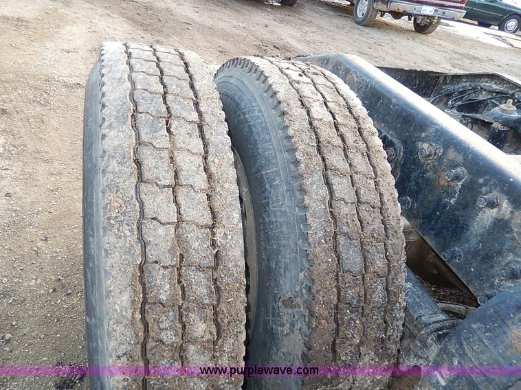 image for item I3744 2000 Peterbilt 379 semi truck