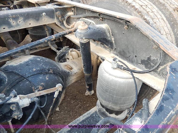 image for item I3744 2000 Peterbilt 379 semi truck