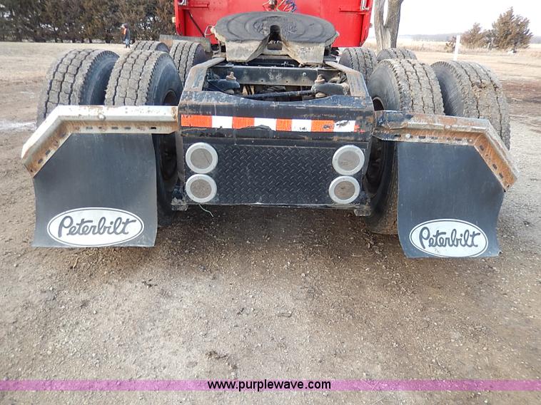 image for item I3744 2000 Peterbilt 379 semi truck