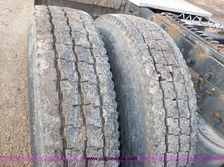 image for item I3744 2000 Peterbilt 379 semi truck