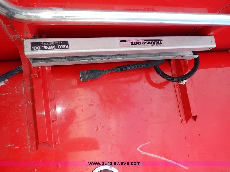 image for item I3744 2000 Peterbilt 379 semi truck