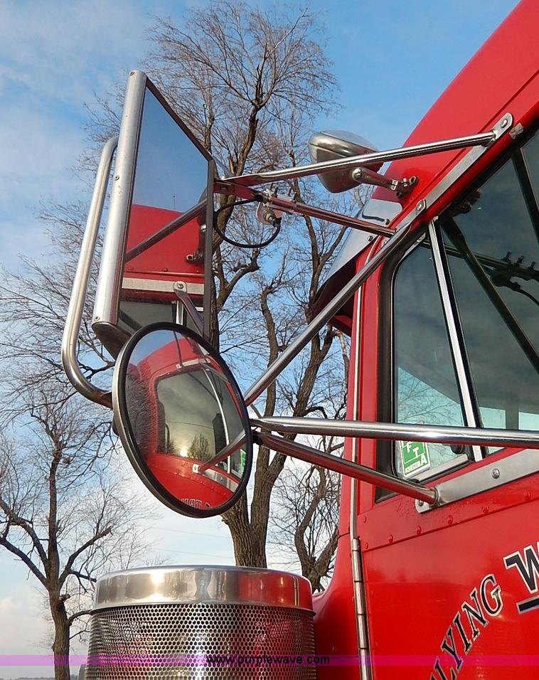 image for item I3744 2000 Peterbilt 379 semi truck