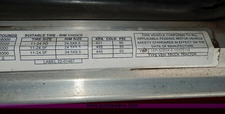 image for item I3744 2000 Peterbilt 379 semi truck