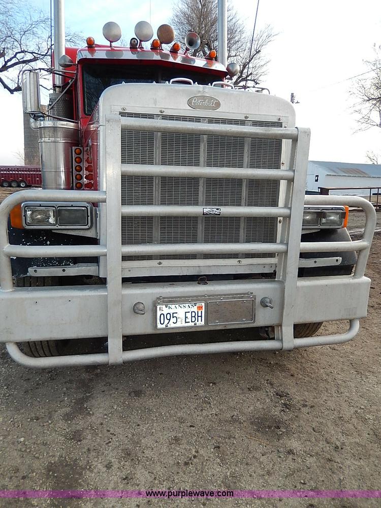 image for item I3744 2000 Peterbilt 379 semi truck