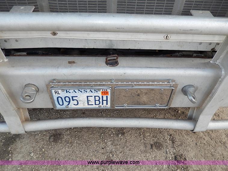 image for item I3744 2000 Peterbilt 379 semi truck