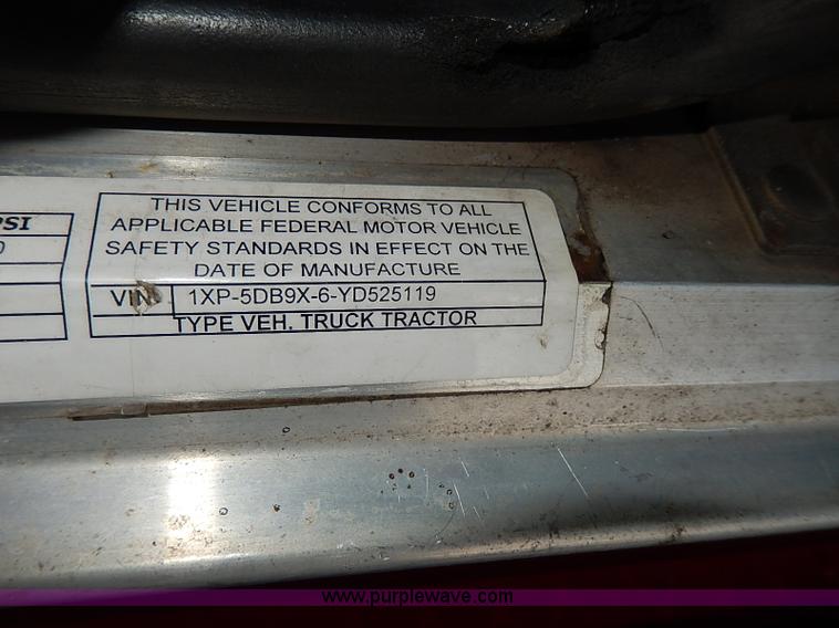 image for item I3744 2000 Peterbilt 379 semi truck