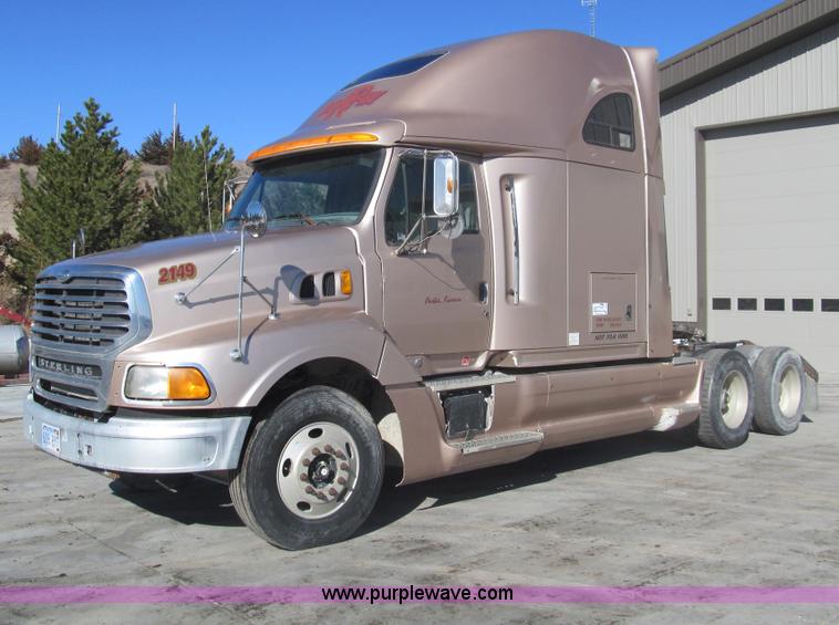 image for item I7204 1998 Sterling AT9522 semi truck
