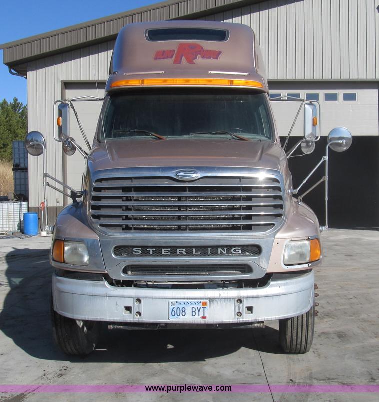 image for item I7204 1998 Sterling AT9522 semi truck