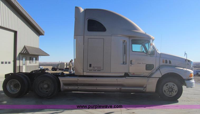image for item I7204 1998 Sterling AT9522 semi truck