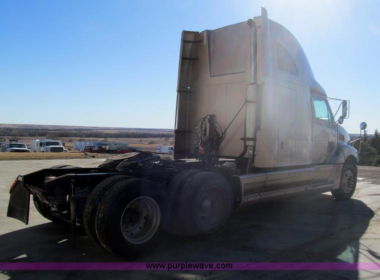 image for item I7204 1998 Sterling AT9522 semi truck