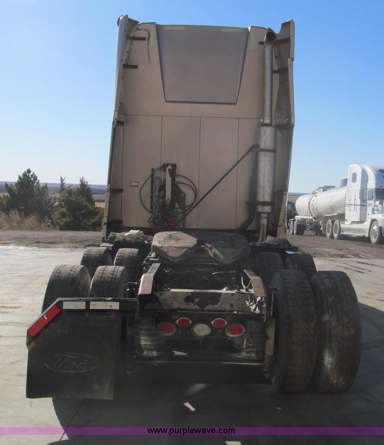 image for item I7204 1998 Sterling AT9522 semi truck