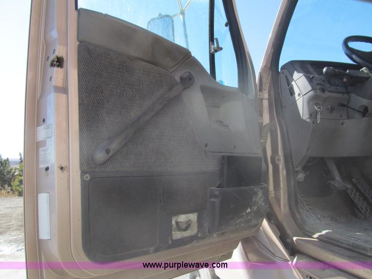 image for item I7204 1998 Sterling AT9522 semi truck