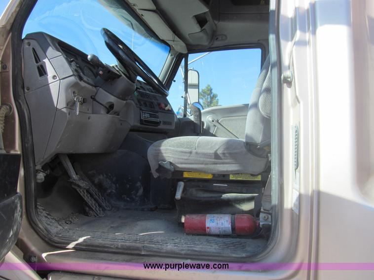 image for item I7204 1998 Sterling AT9522 semi truck