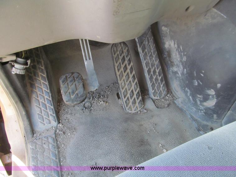 image for item I7204 1998 Sterling AT9522 semi truck