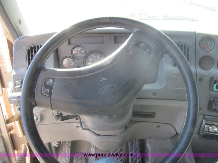 image for item I7204 1998 Sterling AT9522 semi truck