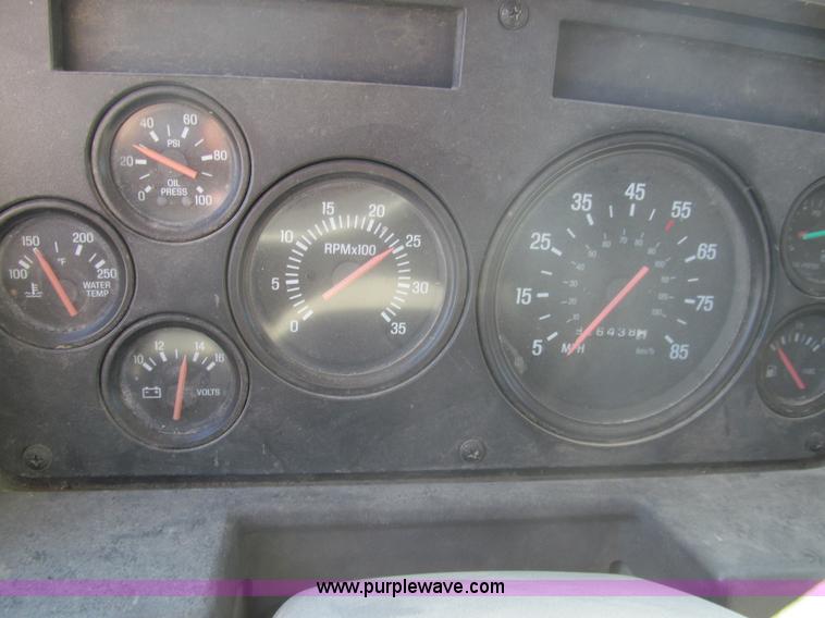 image for item I7204 1998 Sterling AT9522 semi truck