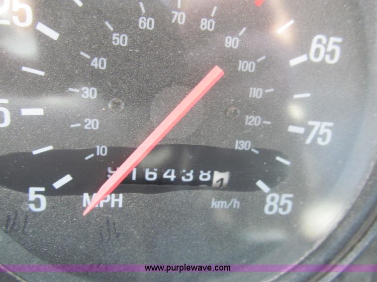 image for item I7204 1998 Sterling AT9522 semi truck