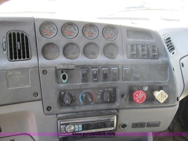 image for item I7204 1998 Sterling AT9522 semi truck