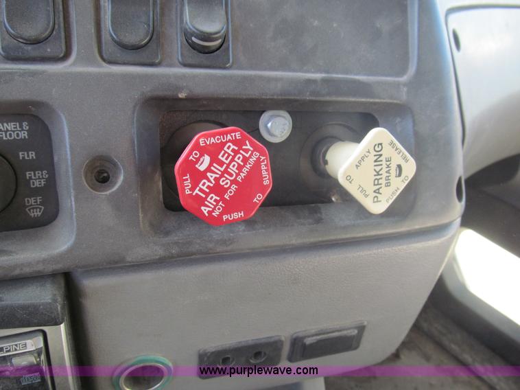 image for item I7204 1998 Sterling AT9522 semi truck