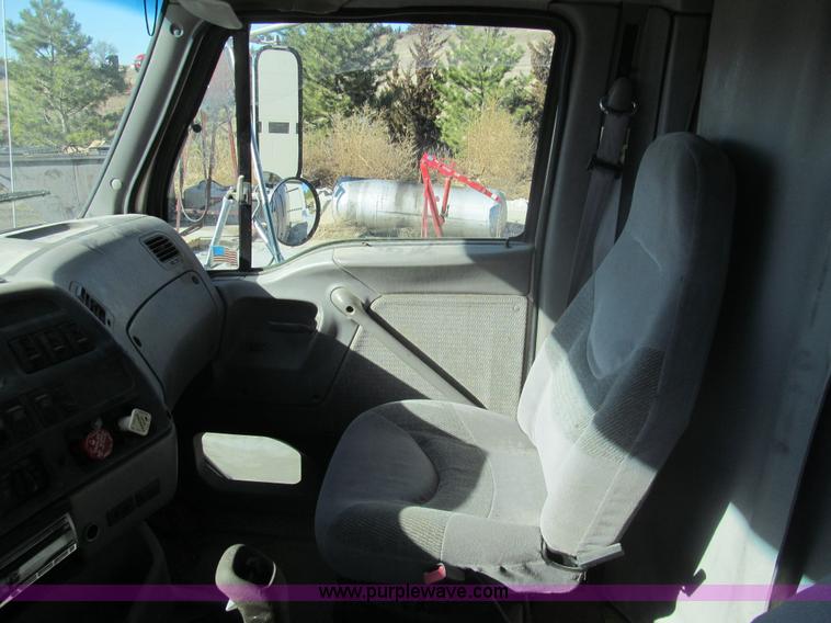 image for item I7204 1998 Sterling AT9522 semi truck