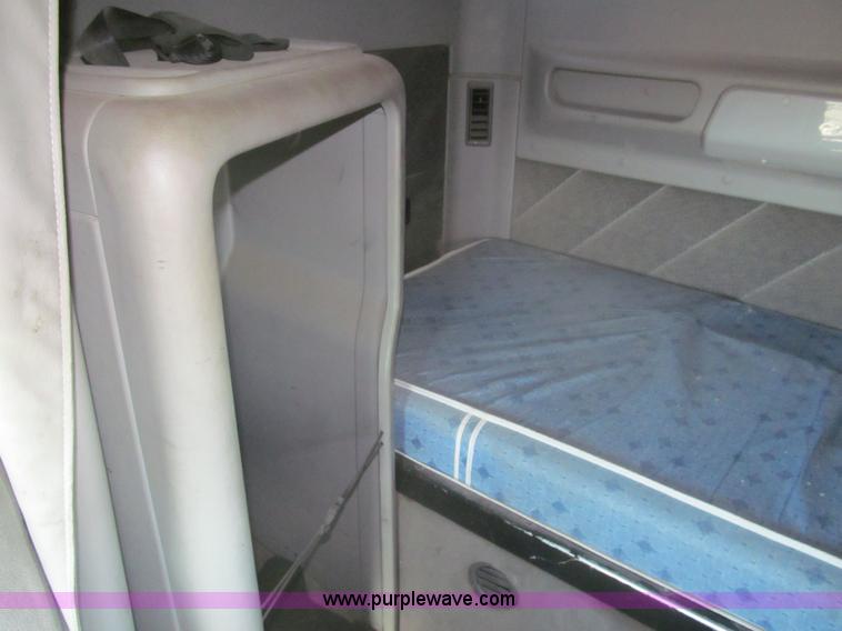 image for item I7204 1998 Sterling AT9522 semi truck