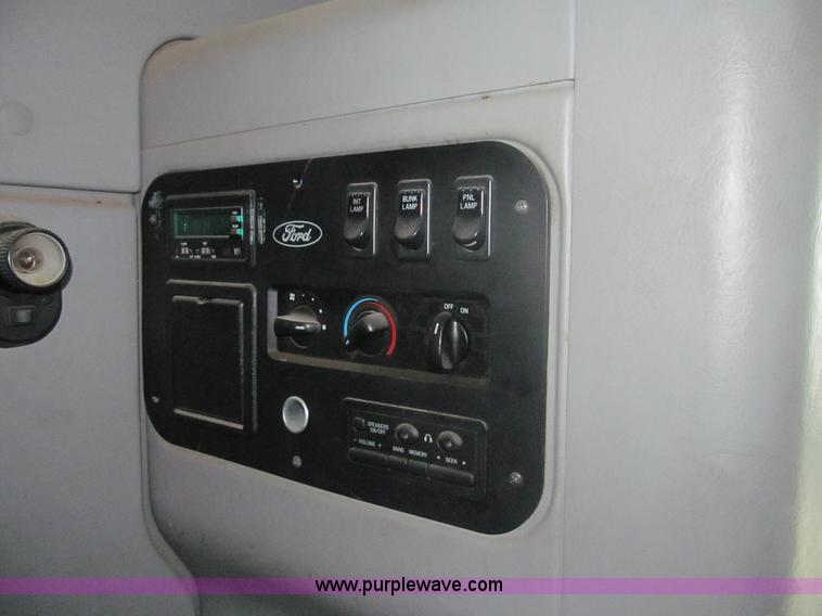 image for item I7204 1998 Sterling AT9522 semi truck