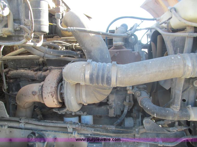 image for item I7204 1998 Sterling AT9522 semi truck