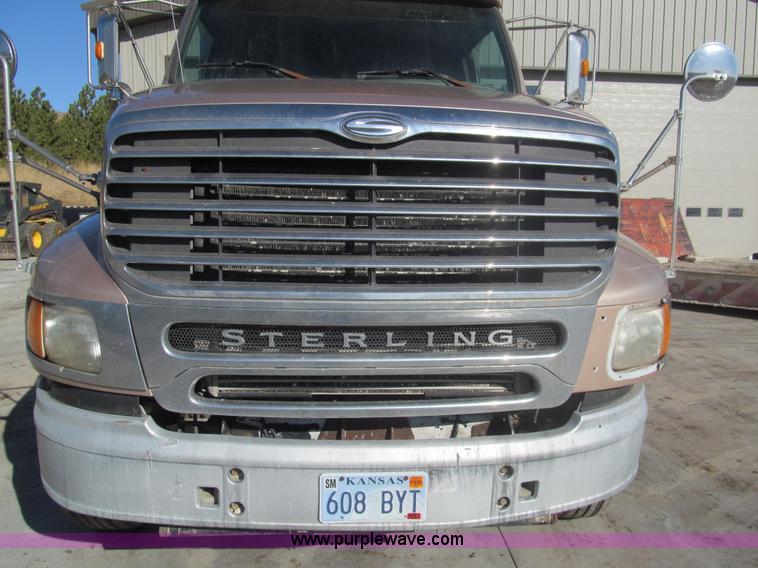 image for item I7204 1998 Sterling AT9522 semi truck