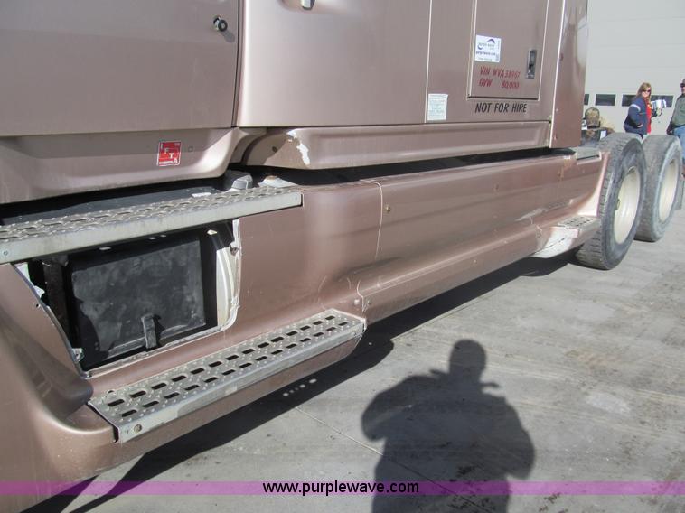 image for item I7204 1998 Sterling AT9522 semi truck