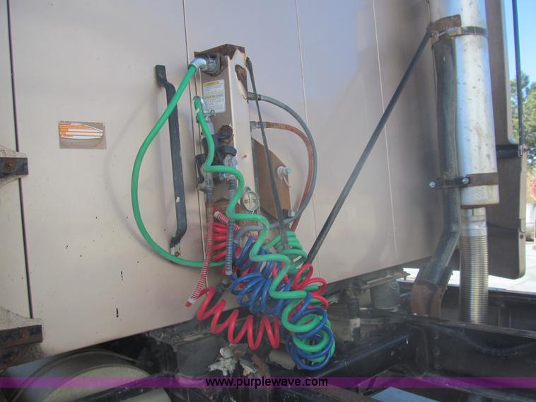 image for item I7204 1998 Sterling AT9522 semi truck