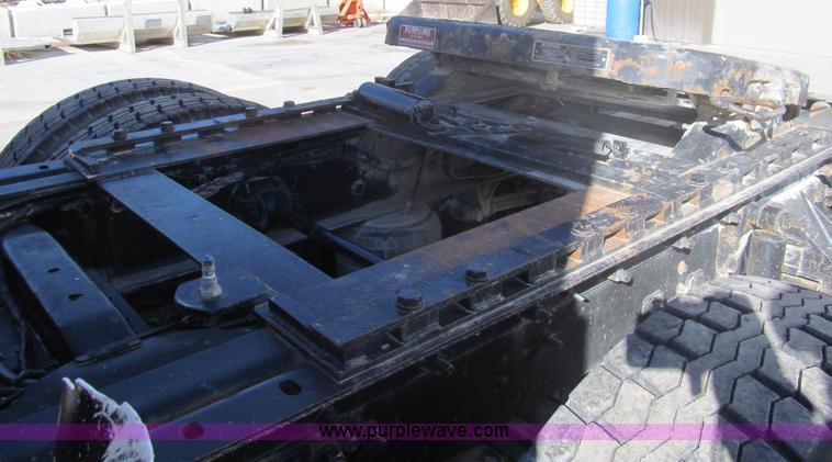 image for item I7204 1998 Sterling AT9522 semi truck