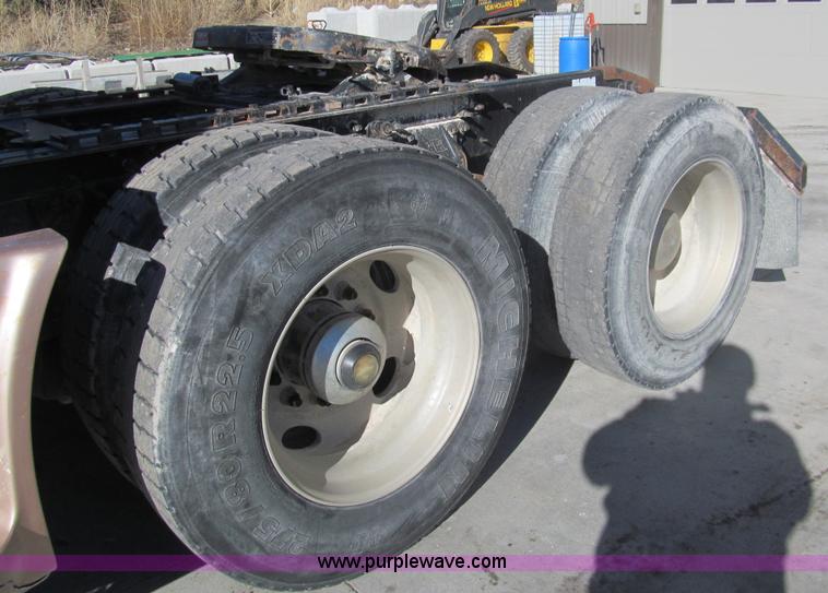 image for item I7204 1998 Sterling AT9522 semi truck