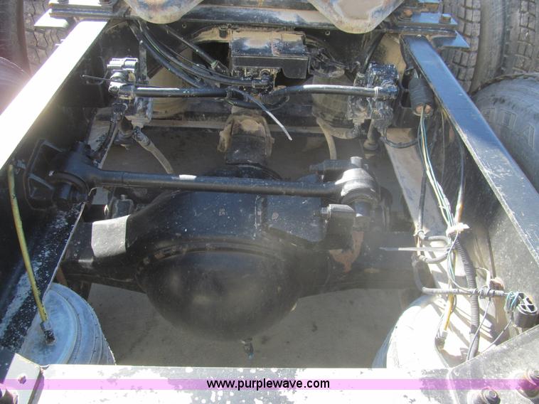 image for item I7204 1998 Sterling AT9522 semi truck