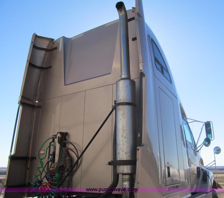 image for item I7204 1998 Sterling AT9522 semi truck