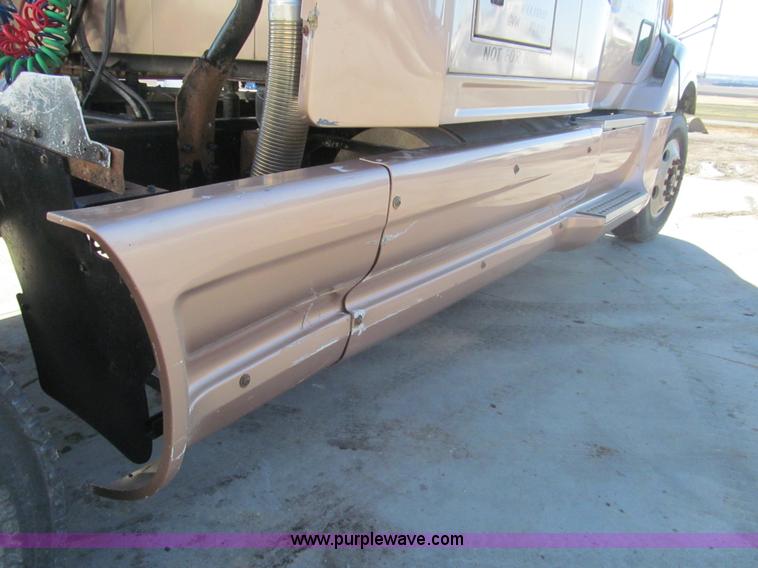 image for item I7204 1998 Sterling AT9522 semi truck